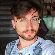 Dottore in ingegneria informatica impartisce lezioni di informatica e programmazione